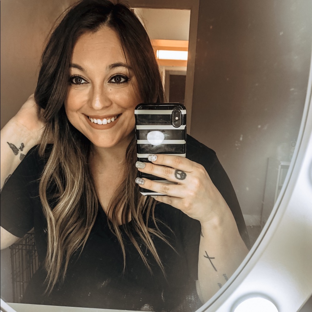 Meet your Posher, Nikole!